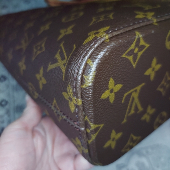 Louis Vuitton Monogram Luco Tote - Picture 6 of 16